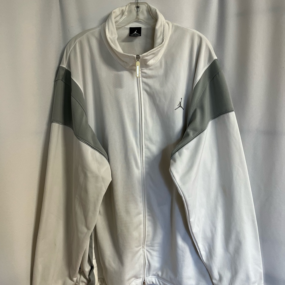 Jordan Men’s Zip Up White And Grey Jacket Size XXL